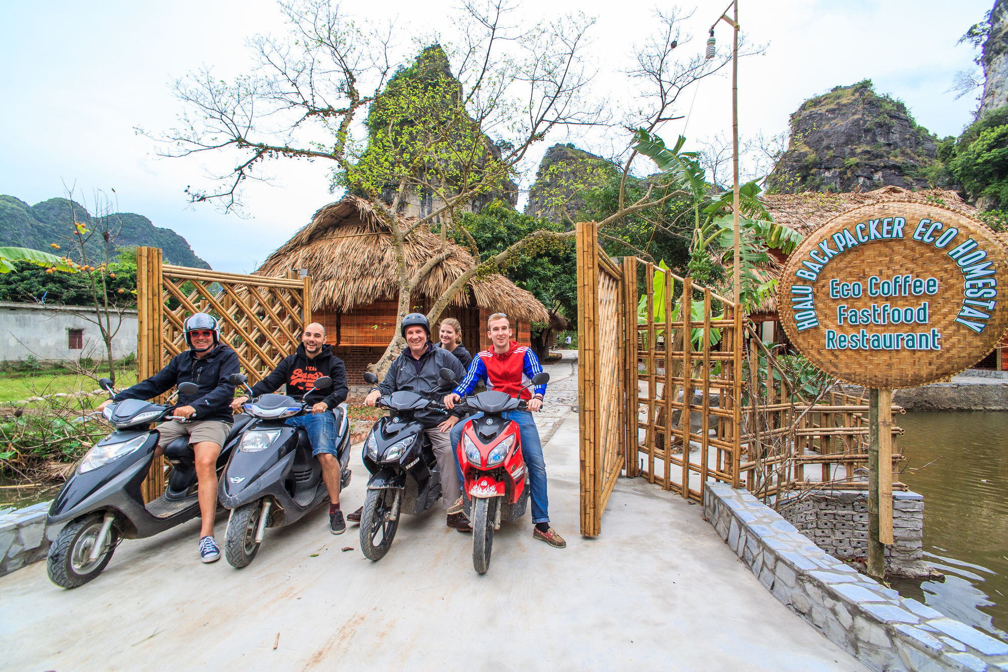 Hoalu Backpacker Homestay นิญบิ่ญ ภายนอก รูปภาพ